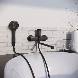 Aringa Рейн смеситель для ванны и душа длинный излив с аксессуарами, черный