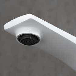 Смеситель для раковины встраиваемый, длина излива 17 см, латунь/хром/белый