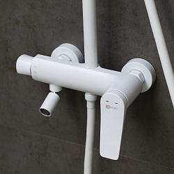 Бронкс Смеситель для ванны с верхней душевой лейкой "Тропический дождь", 3-ф. лейкой, белый