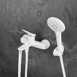 Бронкс Смеситель для ванны с коротким изливом, дивертор с кер. пласт., с аксессуарами, белый