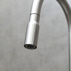 EXPERT Смеситель для кухни с вытяжным изливом, 2-х режимный аэратор, нерж. сталь